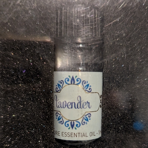 Essential Oil Set with Diffuser - Picture 5 of 8